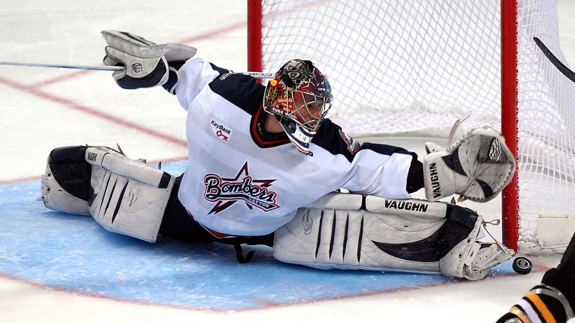 欧冠淘汰赛焦点战,当篮网强压骑士,体育世界的平行叙事