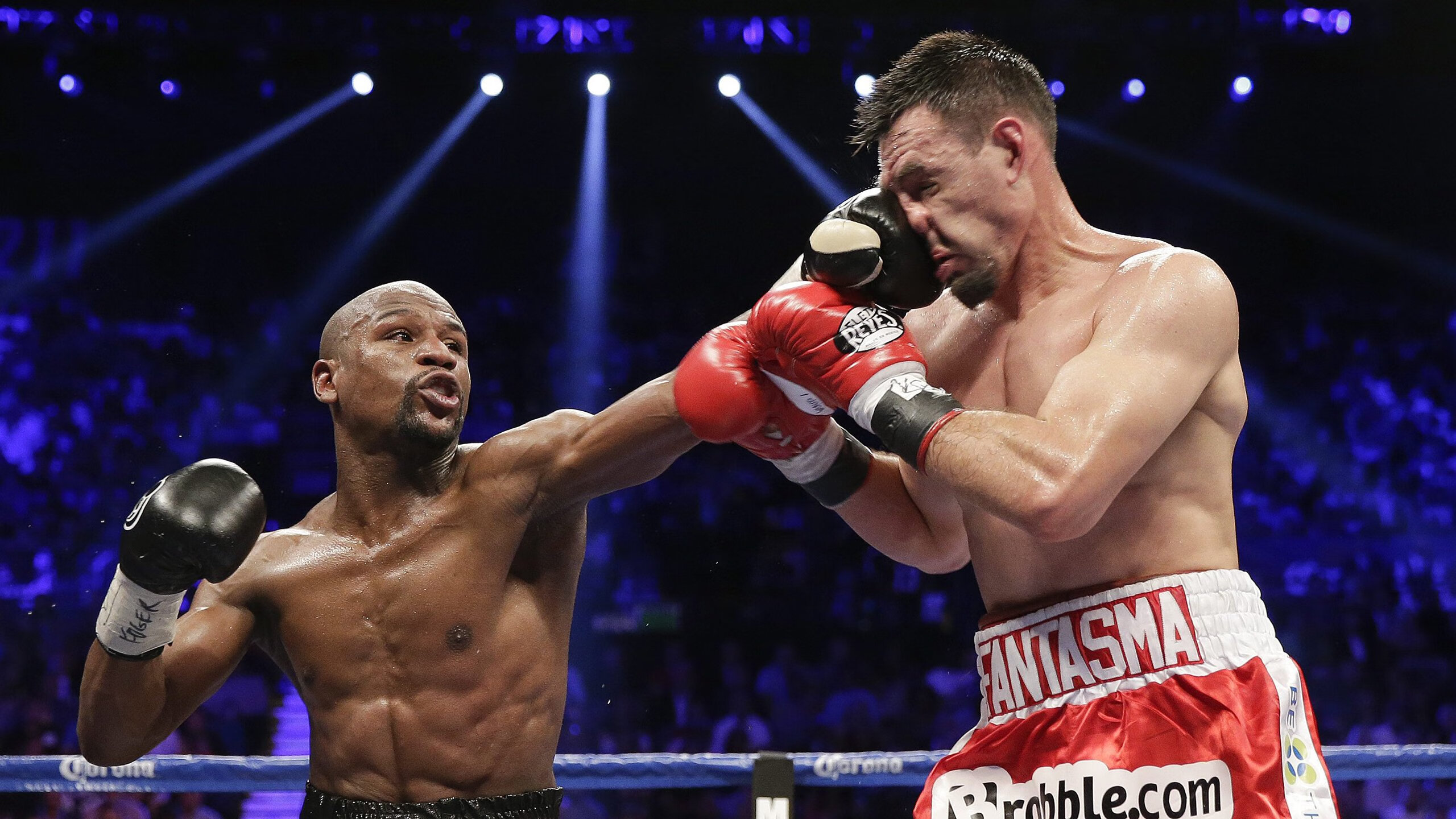 西甲国家德比之夜，库里带队取胜，当足球与篮球的星光在凌晨交汇